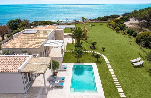 Ispica Villa | Villa in Casa Di Natale with 4 bedrooms sleeps 8