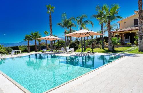 Partinico Villa | Villa Le Palme Deluxe con piscina Salata By Sicily Home Solutions