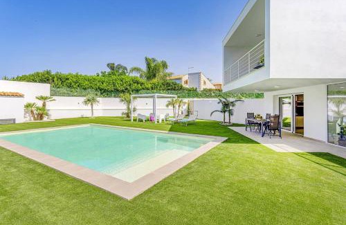 Marina di Ragusa Villa | Villa Lobelia by Villa Plus