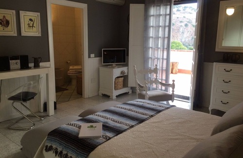 Capaci Villa | VILLA LOLJ PARK AND POOL