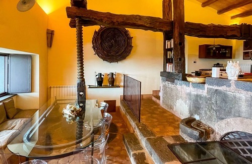 Trecastagni Villa | Villa Lovere - Three Bedroom Villa, Sleeps 6