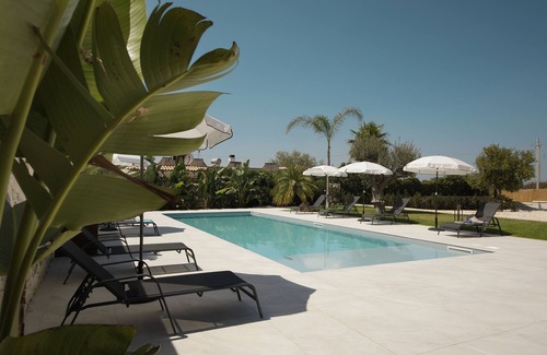 Fontane Bianche Villa | Villa Merilusi Apartments