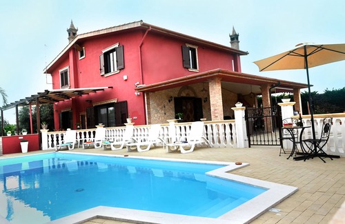 Agrigento Villa | Villa Radiosa fenced pool,air-con,wi-fi,13 pax, toys,BBQ,close to beaches & town