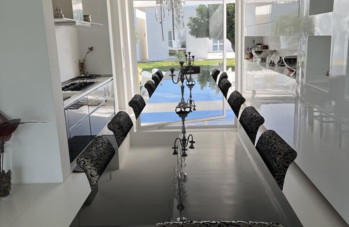 Mockarta House | Villa Sans Souci