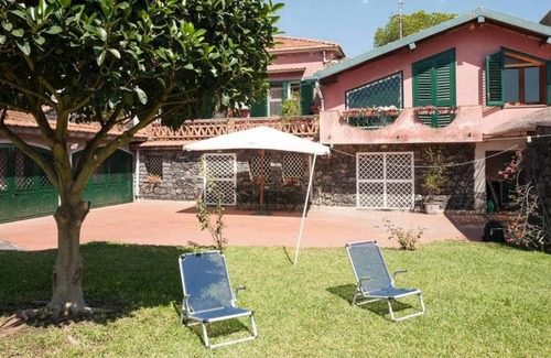 Acireale Villa | Villa with garden near the sea, with wi-fi