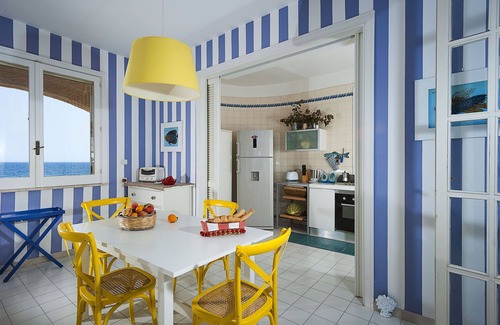 Fontane Bianche Villa | Waterfront villa with panoramic terrace and garden