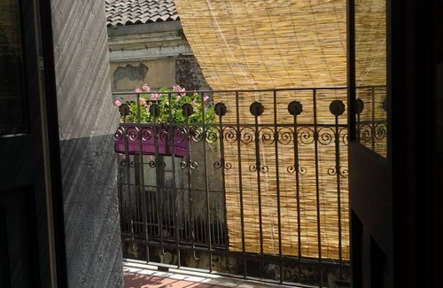 Fornazzo Apartment | YELLOW HOUSE AT THE FOOT OF ETNA