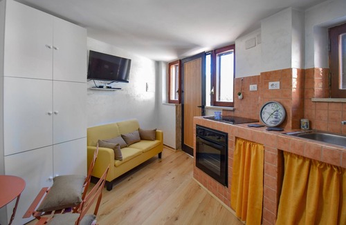 Castel di Tora Apartment | 1 bedroom nice apartment in Castel di Tora