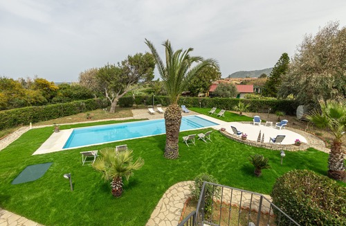 Piana Calzata Apartment | 1 - House by the sea with pool near Cefalù