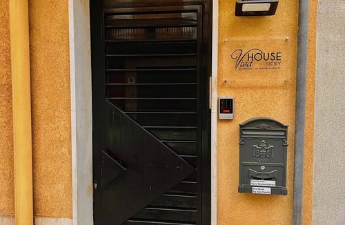 Alcamo Historic Center Apartment | 100 m² Apartment ∙ 3 bedrooms ∙ 6 guests