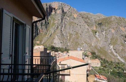 Isnello Apartment | 100 m² Apartment ∙ 3 bedrooms ∙ 6 guests