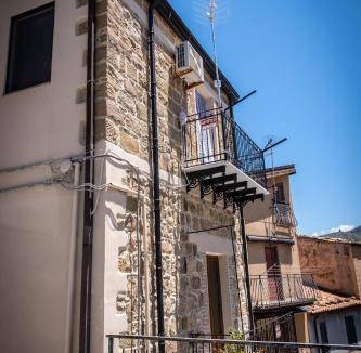 Castel Di Tusa House | 100 m² House ∙ 3 bedrooms ∙ 5 guests