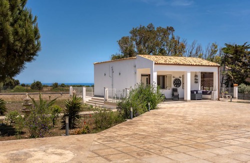 Syracuse Villa | 100 m² Villa ∙ 2 bedrooms ∙ 5 guests
