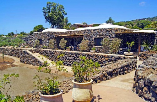 Pantelleria House | 108 m² House ∙ 3 bedrooms ∙ 127 guests