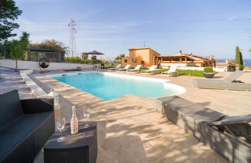 Altavilla Milicia House | 110 m² House ∙ 4 bedrooms ∙ 10 guests