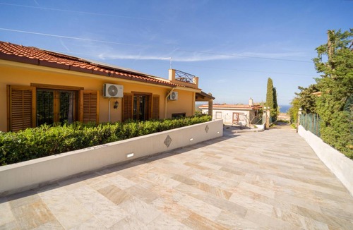 Altavilla Milicia House | 110 m² House ∙ 4 bedrooms ∙ 10 guests