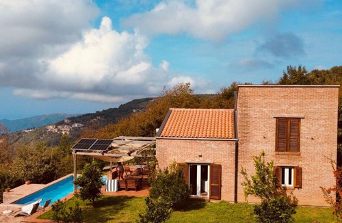 Castell'Umberto House | 120 m² House ∙ 3 bedrooms ∙ 6 guests