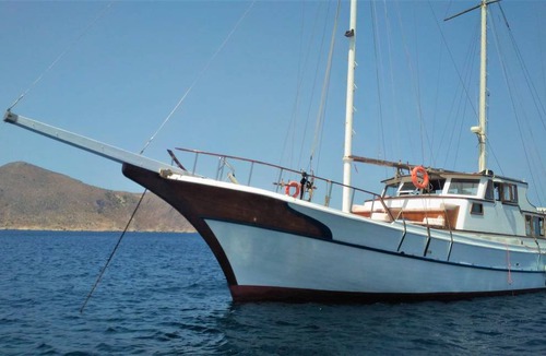 Trapani City Centre Boat Rental | 120 m² Houseboat ∙ 5 bedrooms ∙ 10 guests