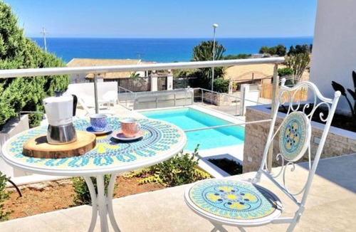 Castellammare del Golfo Villa | 130 m² Villa ∙ 4 bedrooms ∙ 8 guests