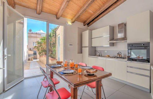 Cava dʼAliga House | 140 m² House ∙ 8 bedrooms ∙ 16 guests