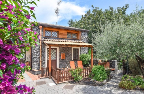 Santa Venerina House | 140 m² House ∙ 3 bedrooms ∙ 6 guests