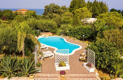 Scopello Villa | 150 m² Villa ∙ 5 bedrooms ∙ 10 guests