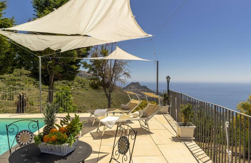Castelmola House | 150 m² House ∙ 4 bedrooms ∙ 10 guests