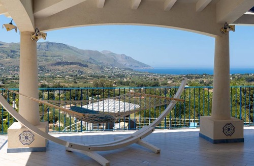 Castellammare del Golfo Villa | 160 m² Villa ∙ 3 bedrooms ∙ 8 guests