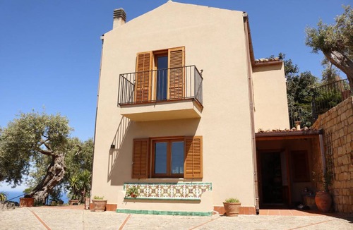 Tusa House | 180 m² House ∙ 2 bedrooms ∙ 4 guests