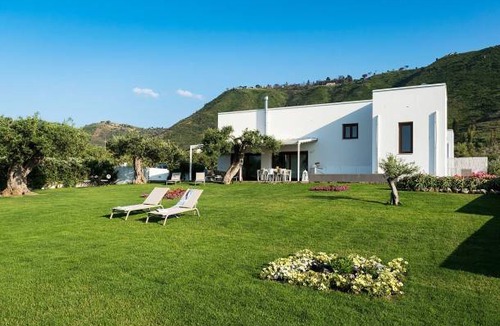 Cefalu House | 180 m² House ∙ 3 bedrooms ∙ 6 guests