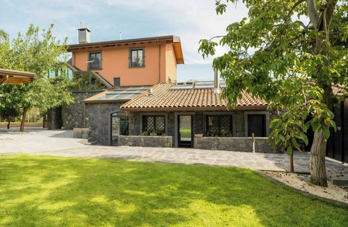 Aci Catena House | 1889 villa with citrus grove and Etna views