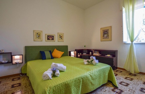 Puntarazzi House | 2 bedroom accommodation in Ragusa