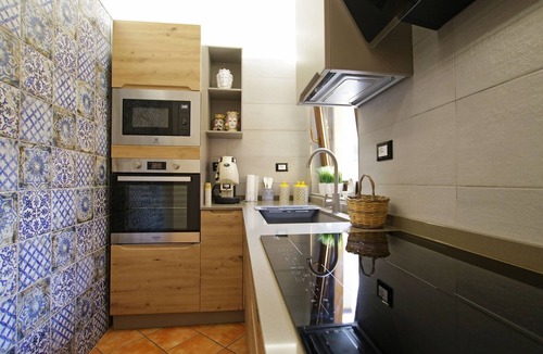 Cefalu House | 2 bedrooms flat, patio, 2 minutes walk from the centre, free public parking
