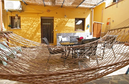 Cefalu House | 2 bedrooms flat, patio, 2 minutes walk from the centre, free public parking