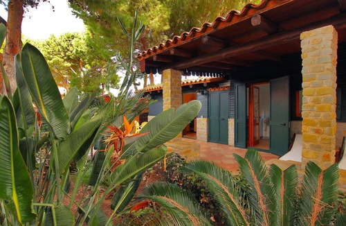 Campofelice di Roccella Villa | 2 Bedrooms Villa, 2 Bathrooms, WiFi, Garden, bbq, Public Pool, close to the sea