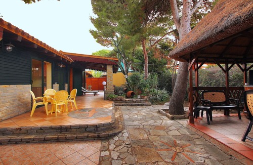 Campofelice di Roccella Villa | 2 Bedrooms Villa, 2 Bathrooms, WiFi, Garden, bbq, Public Pool, close to the sea