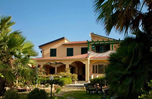 Butera Hostel | 200 m² Hostel ∙ 5 bedrooms ∙ 15 guests