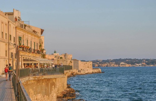 Arenella House | 200 m² House ∙ 4 bedrooms ∙ 14 guests