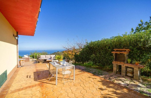 Caronia House | 200 m² House ∙ 4 bedrooms ∙ 9 guests