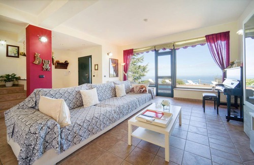 Caronia House | 200 m² House ∙ 4 bedrooms ∙ 9 guests