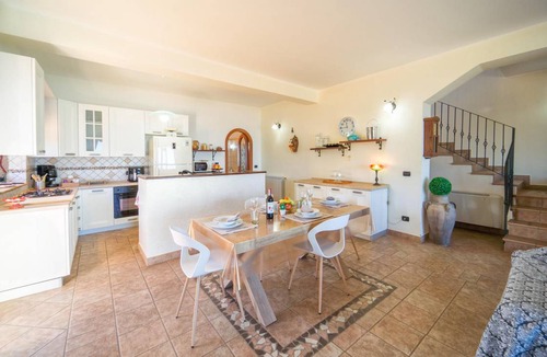 Caronia House | 200 m² House ∙ 4 bedrooms ∙ 9 guests