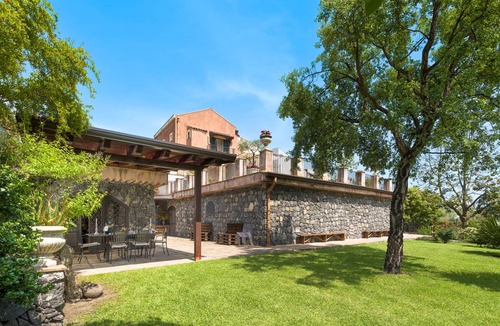 Aci Sant'Antonio Villa | 200 m² Villa ∙ 3 bedrooms ∙ 6 guests