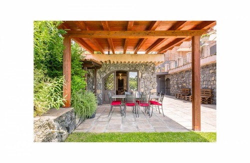 Aci Sant'Antonio Villa | 200 m² Villa ∙ 3 bedrooms ∙ 6 guests