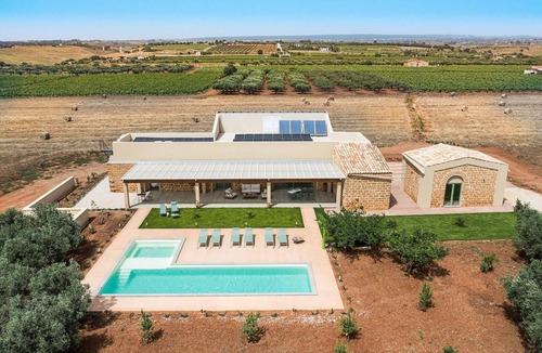 Menfi Villa | 200 m² Villa ∙ 4 bedrooms ∙ 8 guests