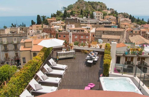 Taormina Villa | 202 m² Villa ∙ 3 bedrooms ∙ 6 guests