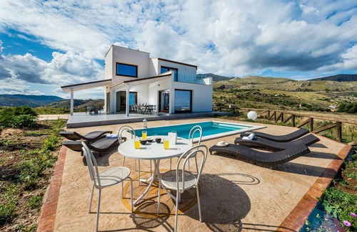 Scopello Villa | 220 m² Villa ∙ 4 bedrooms ∙ 8 guests
