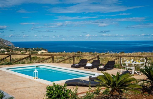 Scopello Villa | 220 m² Villa ∙ 4 bedrooms ∙ 8 guests