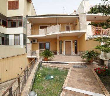 Santa Teresa di Riva House | 220 m² House ∙ 3 bedrooms ∙ 7 guests