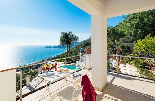 Letojanni Villa | 220 m² Villa ∙ 4 bedrooms ∙ 8 guests