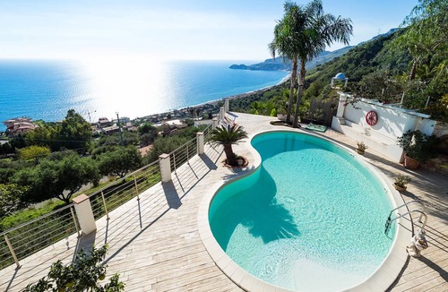 Letojanni Villa | 220 m² Villa ∙ 4 bedrooms ∙ 8 guests